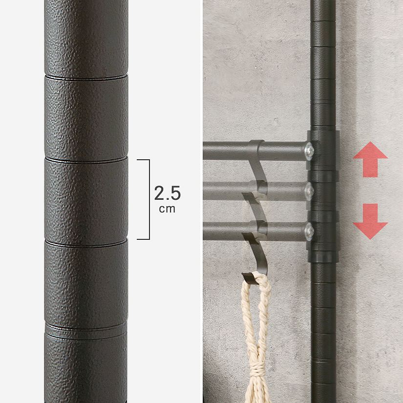 <span>「2.5cm刻み」で細かくシェルフの高さ調整が可能！</span>ポールに溝がついている、2.5cm刻みでシェルフの高さ調整が可能です。収納したいものが後から増えたり、変わってしまっても調整ができるので心配不要です。